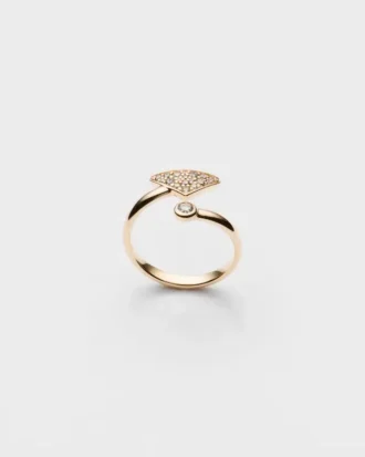 Eternal Gold Contraria Ring in Yellow Gold with Diamonds