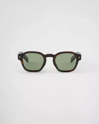 Sunglasses with Iconic Metal Plaque