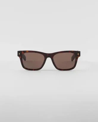 Sunglasses with Iconic Metal Plaque