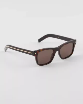 Sunglasses with Iconic Metal Plaque