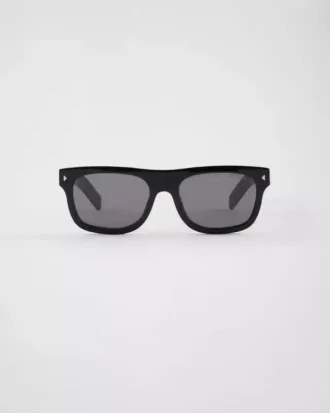 Sunglasses with the Iconic Metal Plaque