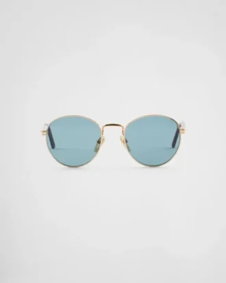 Sunglasses with the Iconic Metal Plaque