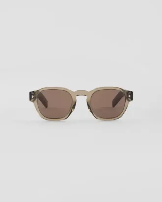 Sunglasses with the Iconic Metal Plaque