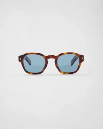 Sunglasses with the Iconic Metal Plaque