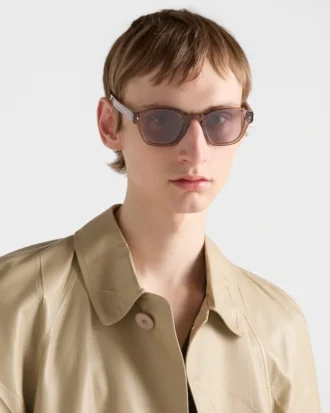 Sunglasses with the Iconic Metal Plaque